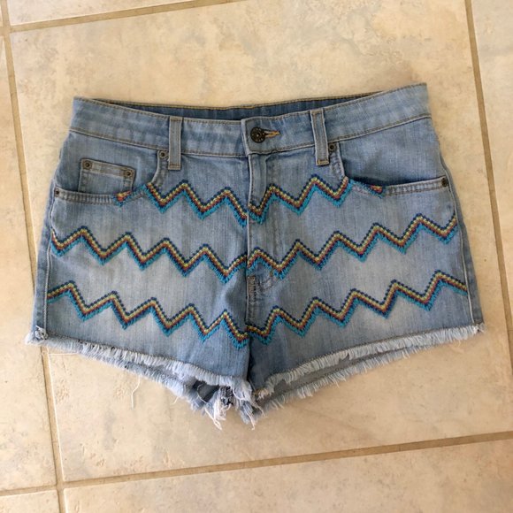 Carmar high rise Zig Zag Embroidered Shorts - Picture 8 of 9